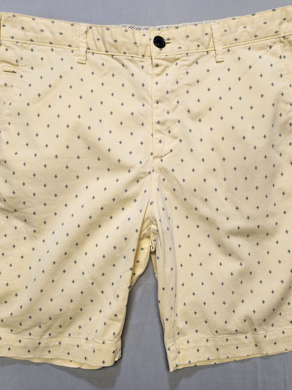 Zara Man Men’s Shorts Size 32 Yellow Flat Front Blue Geometric Chino Preppy Golf